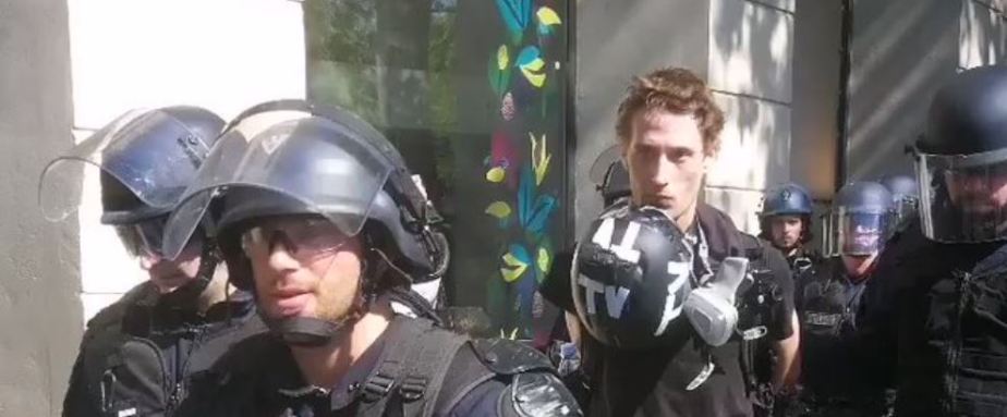 #YellowVests: reporter Gaspard Glanz&nbsp;handcuffed
